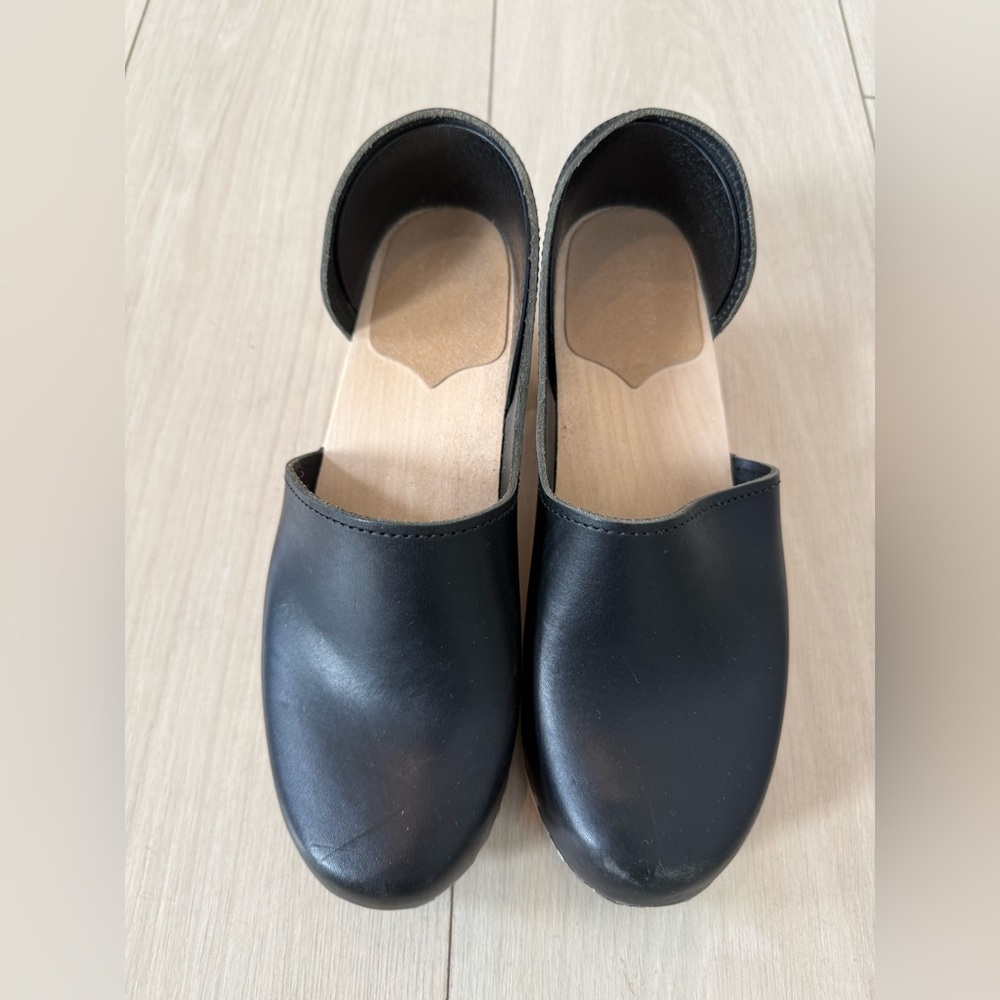 Sandgrens Black Leather Clogs